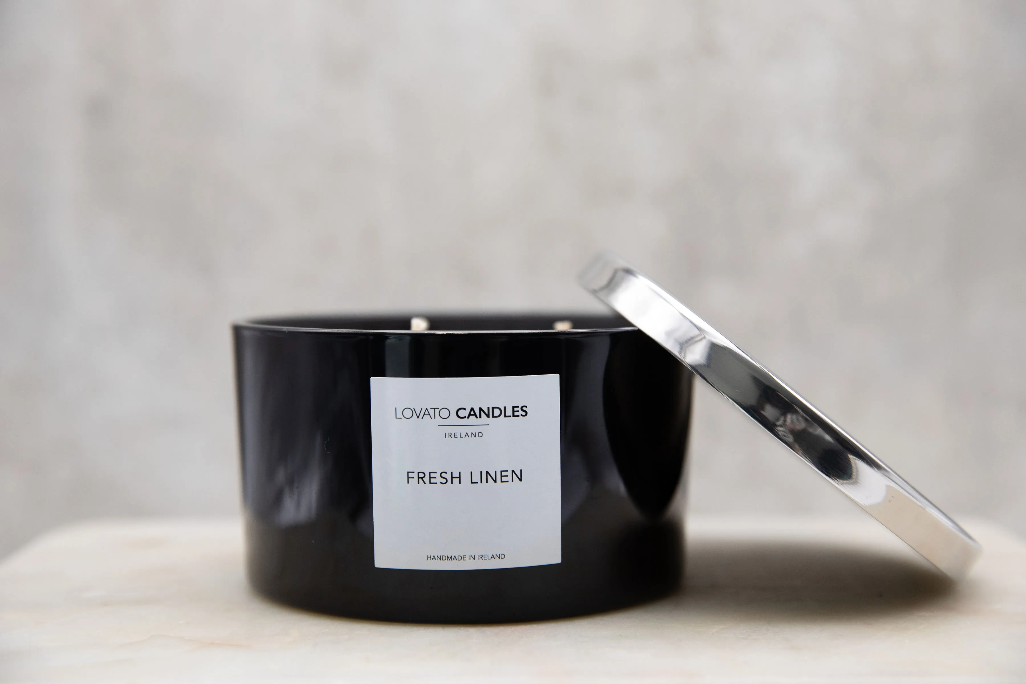 Black 3-Wick Candle - Fresh Linen