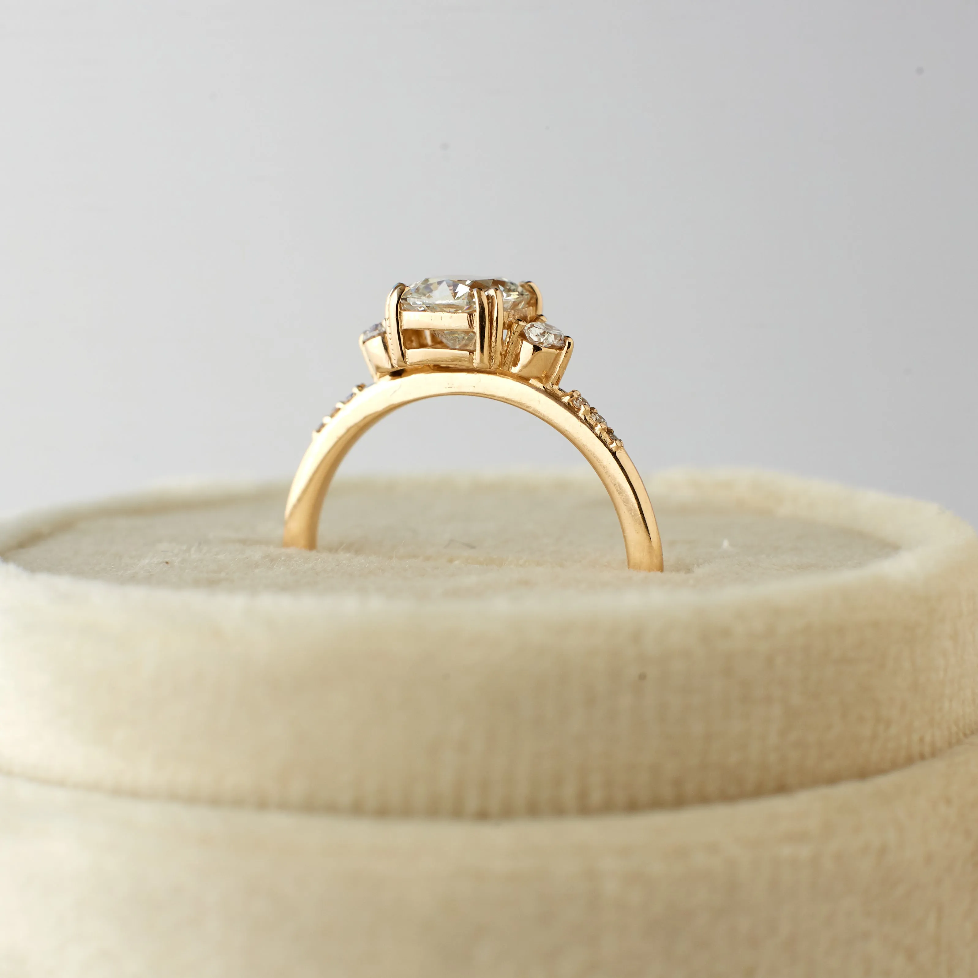 Customizable Laurel Setting