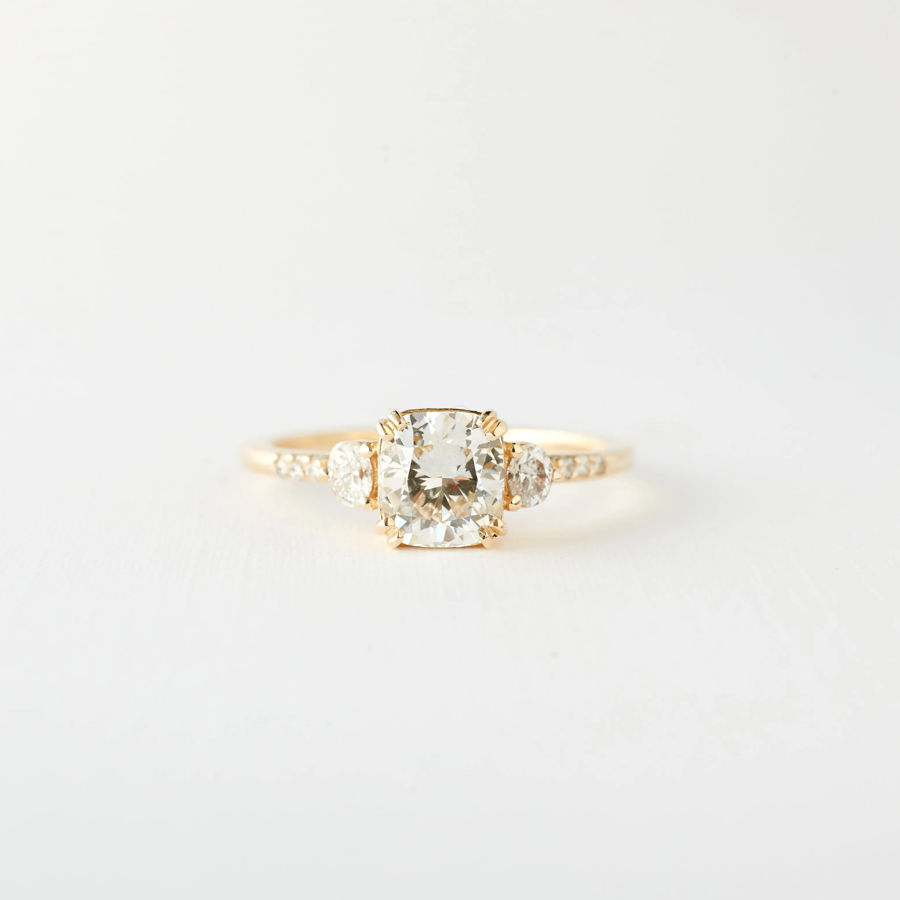 Customizable Laurel Setting