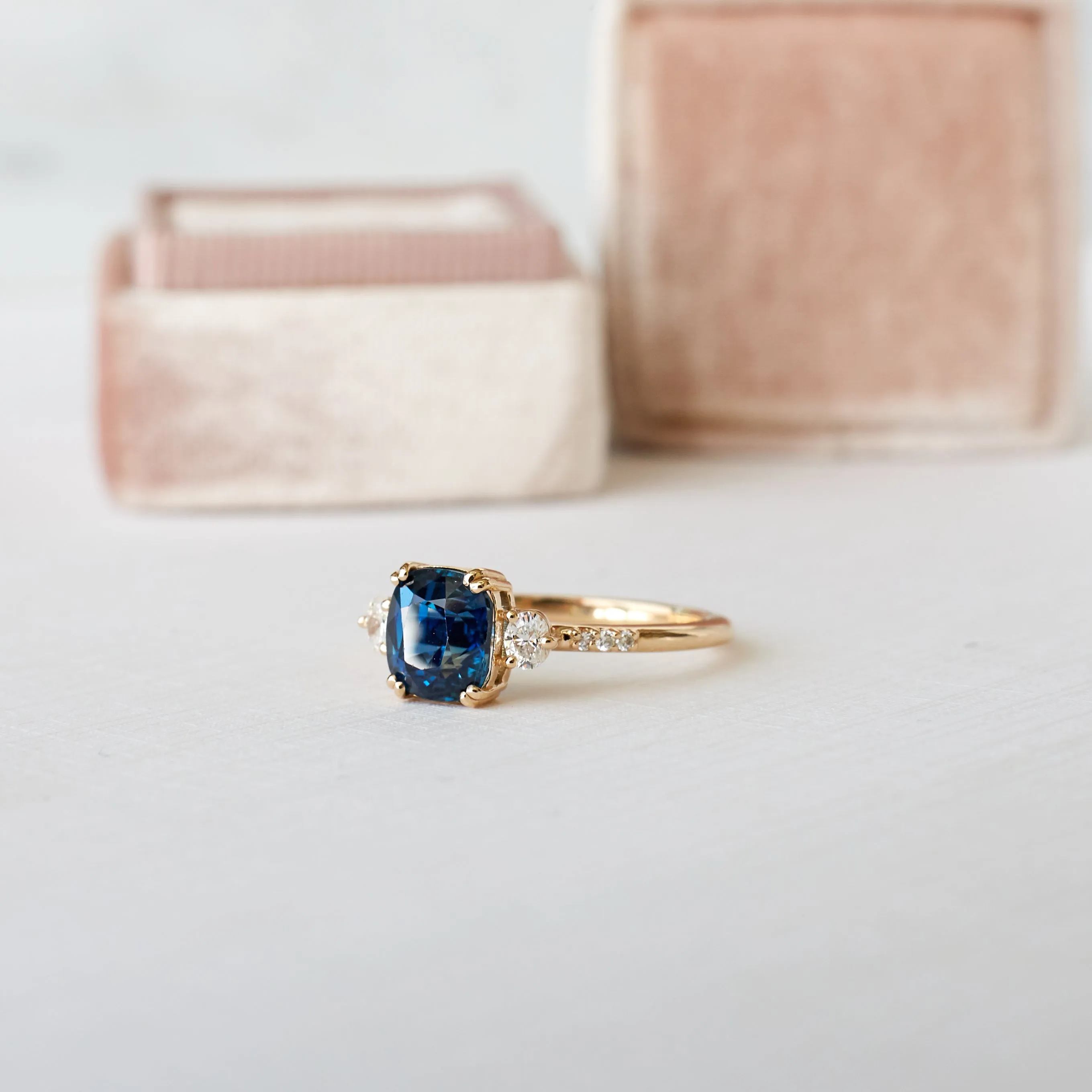 Customizable Laurel Setting