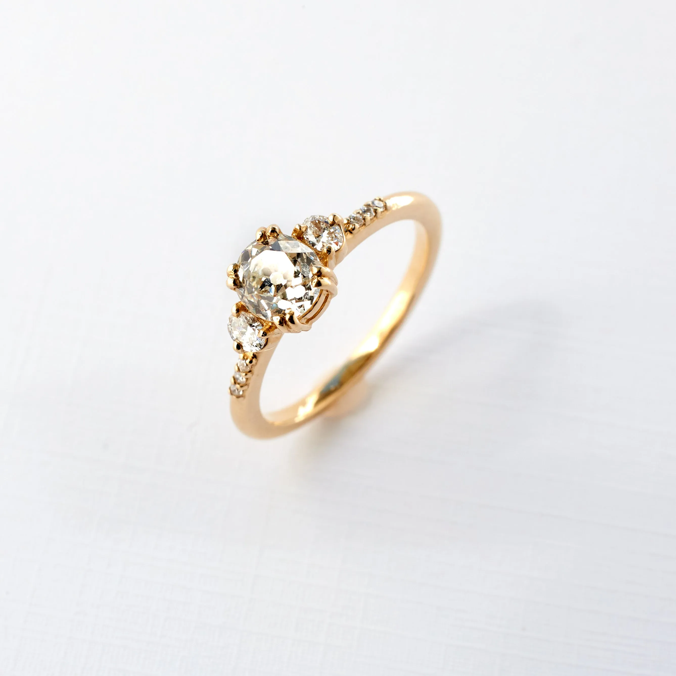 Customizable Laurel Setting