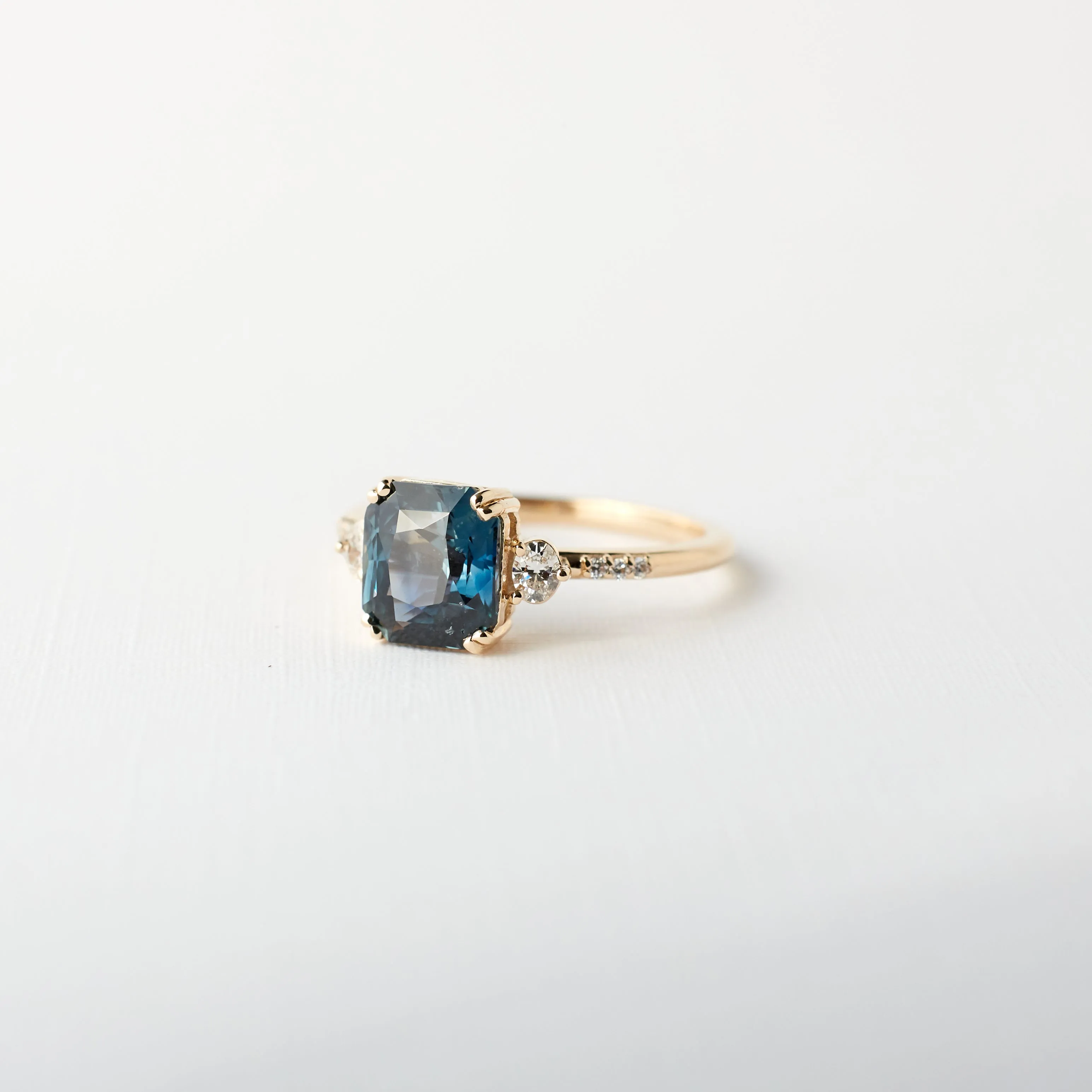 Customizable Laurel Setting