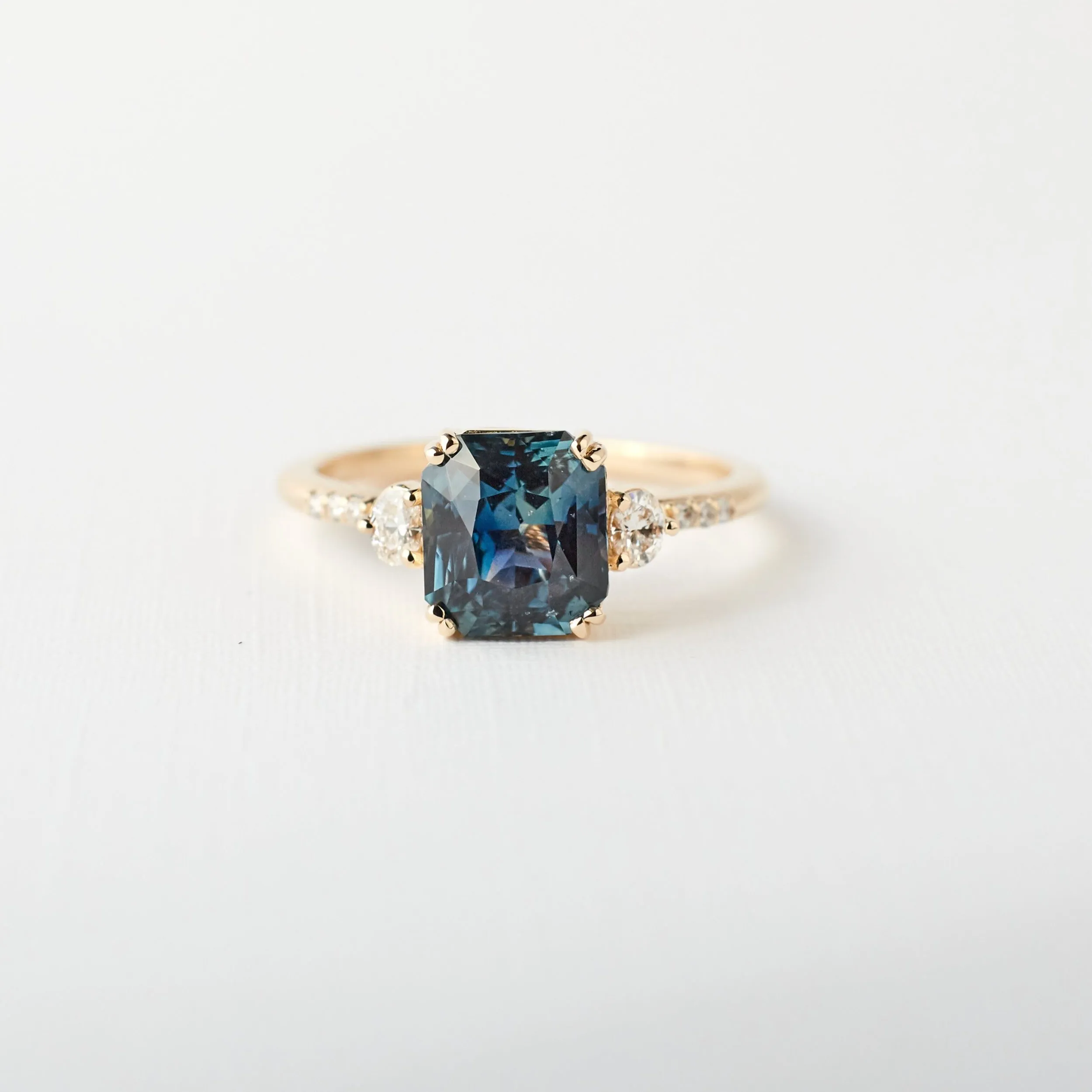 Customizable Laurel Setting