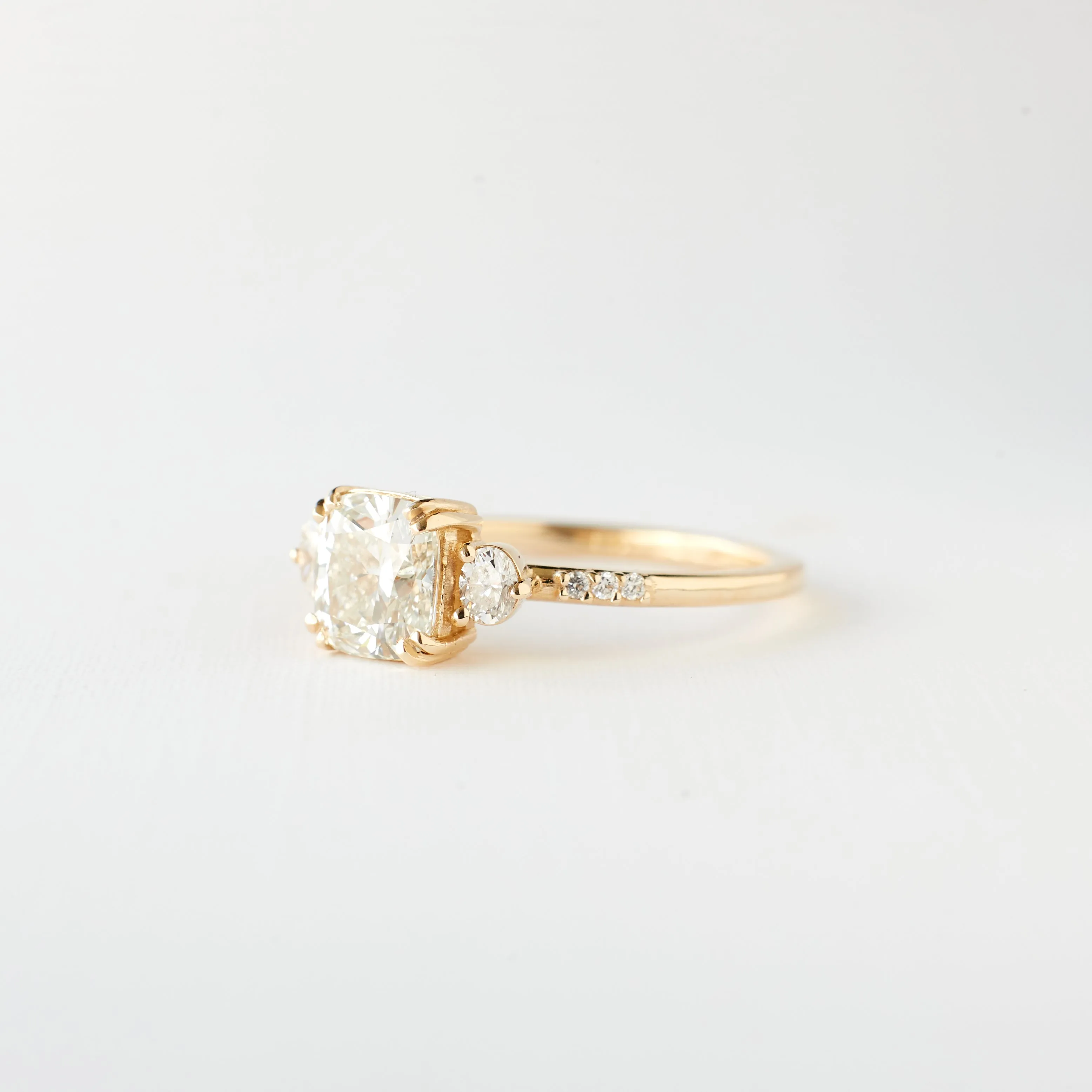 Customizable Laurel Setting