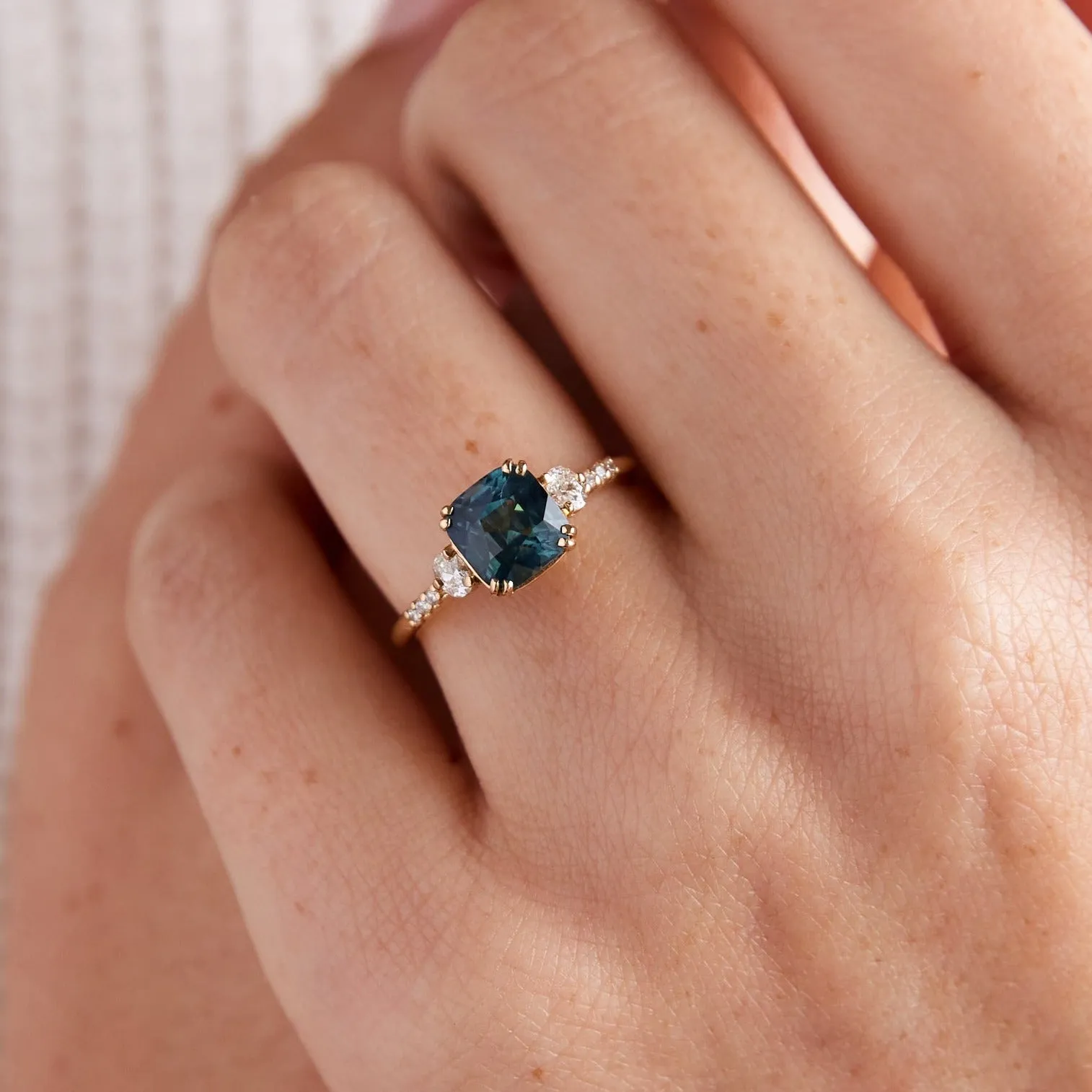Customizable Laurel Setting
