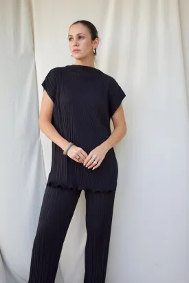 PLEATED OVERSIZED SCALLOP EDGE TOP